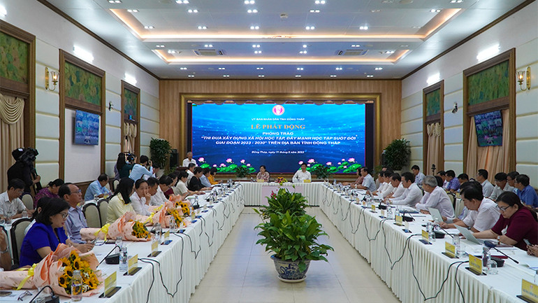 Quang cảnh buổi lễ phát động.