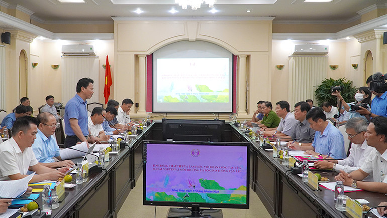 Bộ trưởng Tài nguyên và Môi trường Đặng Quốc Khánh phát biểu tại buổi làm việc.