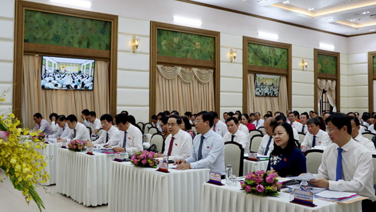 Đại biểu tham dự khai mạc Kỳ họp thứ 6, Hội đồng nhân dân tỉnh Đồng Tháp khóa X.