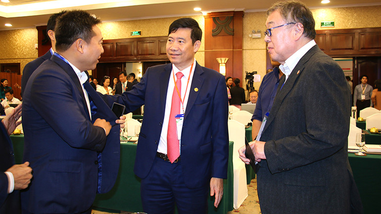 Chủ tịch Ủy ban nhân dân tỉnh Đồng Tháp Phạm Thiện Nghĩa thông tin với các doanh nghiệp, nghiệp đoàn Nhật Bản về tiềm năng và cơ hội của tỉnh Đồng Tháp.