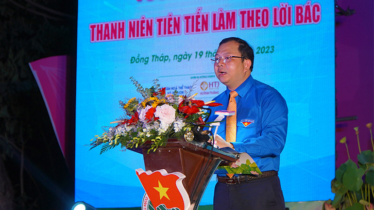 Bí thư Tỉnh đoàn Đồng Tháp Huỳnh Minh Thức phát biểu tại buổi lễ. Bí thư Tỉnh đoàn Đồng Tháp Huỳnh Minh Thức phát biểu tại buổi lễ.