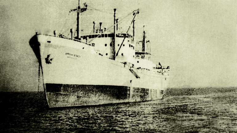 Tàu Liên Xô chở cán bộ, bộ đội, học sinh miền nam ra bắc năm 1954. (Ảnh: Bảo tàng tỉnh Đồng Tháp)