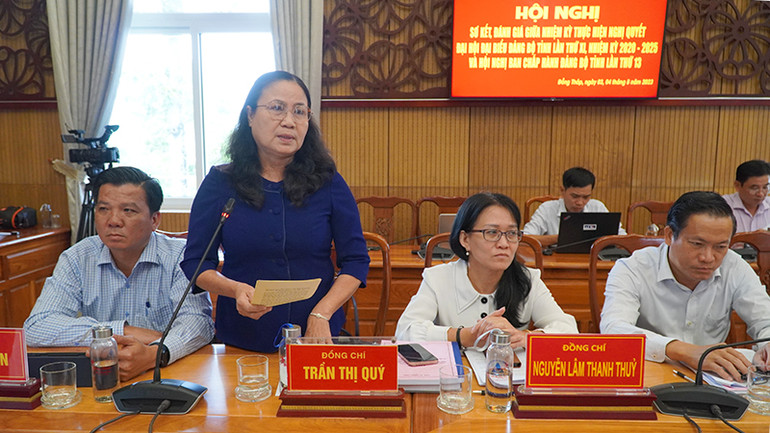 Đại biểu phát biểu thảo luận. Đại biểu phát biểu thảo luận.