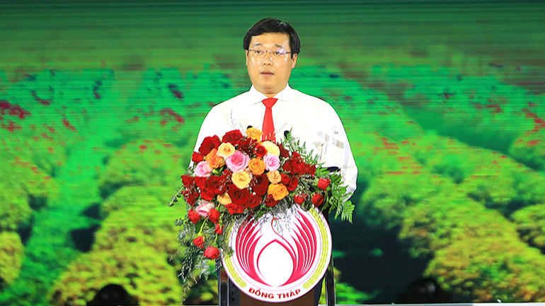 Bí thư Tỉnh ủy Đồng Tháp Lê Quốc Phong phát biểu khai mạc Festival Hoa-kiểng Sa Đéc.