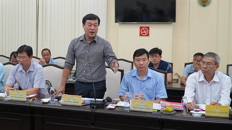 Bí thư Tỉnh ủy Đồng Tháp Lê Quốc Phong phát biểu tại buổi làm việc.