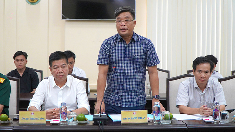 Đại diện Ban Quản lý dự án Mỹ Thuận phát biểu tại buổi bàn giao.