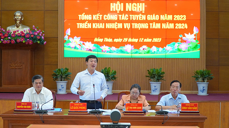 Bí thư Tỉnh ủy Đồng Tháp Lê Quốc Phong phát biểu chỉ đạo hội nghị. (Ảnh: HỮU NGHĨA) Bí thư Tỉnh ủy Đồng Tháp Lê Quốc Phong phát biểu chỉ đạo hội nghị. (Ảnh: HỮU NGHĨA)