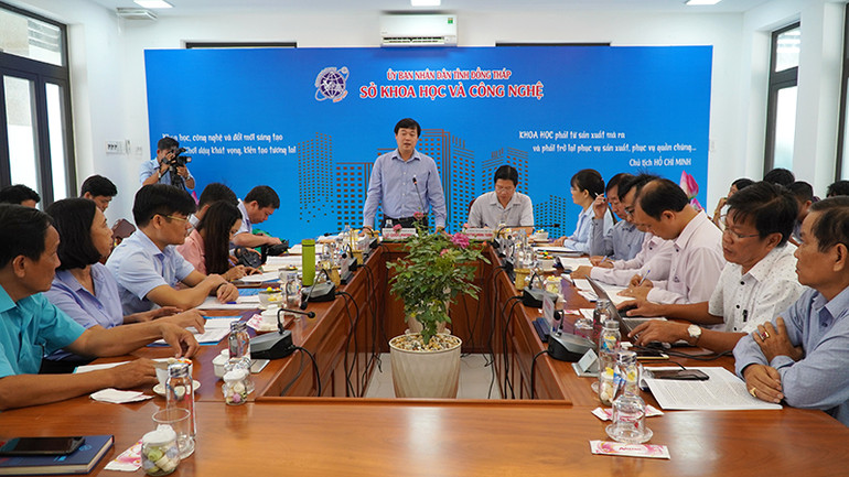 Quang cảnh buổi làm việc. (Ảnh: HỮU NGHĨA) Quang cảnh buổi làm việc. (Ảnh: HỮU NGHĨA)