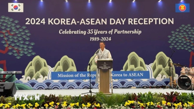 Đại sứ Phái đoàn Hàn Quốc tại ASEAN, Lee Jang-keun phát biểu tại buổi lễ. (Ảnh: Đào Trang/TTXVN) Đại sứ Phái đoàn Hàn Quốc tại ASEAN, Lee Jang-keun phát biểu tại buổi lễ. (Ảnh: Đào Trang/TTXVN)