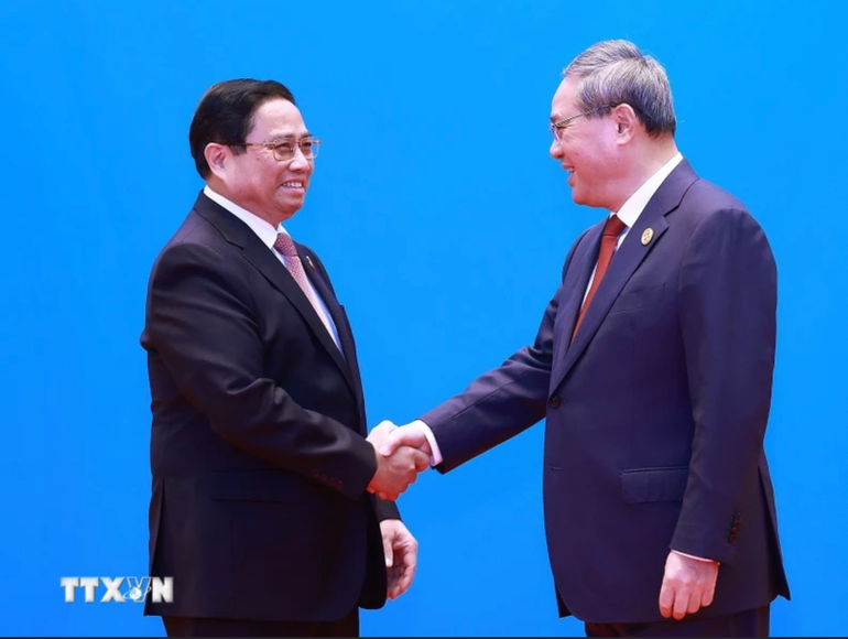 Thủ tướng Trung Quốc Lý Cường đón Thủ tướng Phạm Minh Chính đến dự Hội nghị GMS mở rộng lần thứ 8.