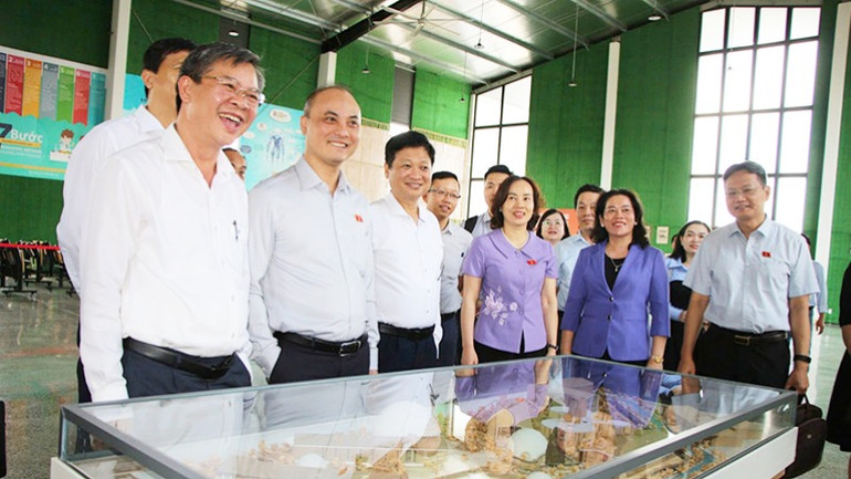 Lãnh đạo tỉnh Hậu Giang thăm một số doanh nghiệp trong Khu công nghệ số của tỉnh. Lãnh đạo tỉnh Hậu Giang thăm một số doanh nghiệp trong Khu công nghệ số của tỉnh.