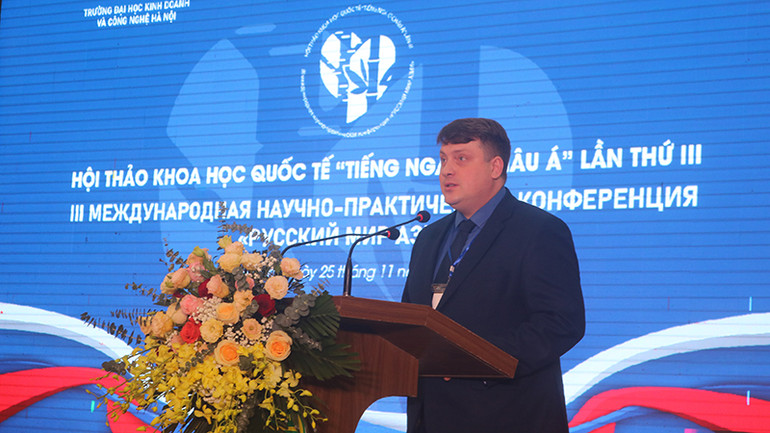 Bí thư thứ nhất Đại sứ quán Liên Bang Nga, giám đốc Trung tâm Khoa học và Văn hóa Nga tại Hà Nội Vladimir Murashkin phát biểu.