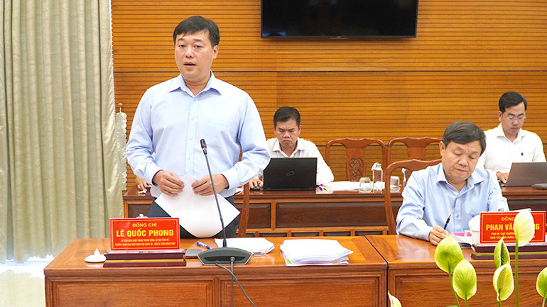 Ủy viên Trung ương Đảng, Bí thư Tỉnh ủy Đồng Tháp Lê Quốc Phong phát biểu tiếp thu ý kiến. (Ảnh: HỮU NGHĨA)