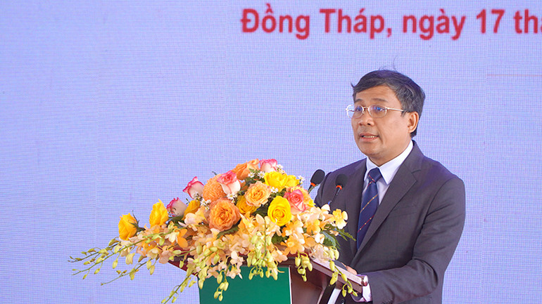 Thứ trưởng Thường trực Ngoại giao Nguyễn Minh Vũ phát biểu tại buổi lễ. (Ảnh: HỮU NGHĨA)