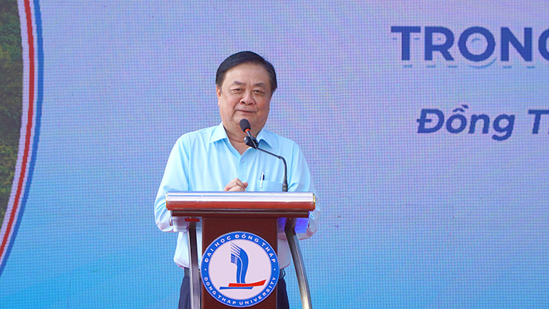 Đồng chí Lê Minh Hoan, Phó Chủ tịch Quốc hội phát biểu tại buổi lễ. (Ảnh: HỮU NGHĨA) Đồng chí Lê Minh Hoan, Phó Chủ tịch Quốc hội phát biểu tại buổi lễ. (Ảnh: HỮU NGHĨA)