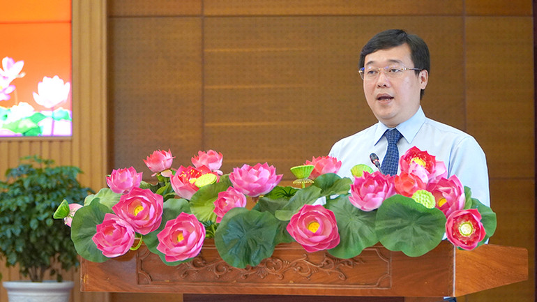 Ủy viên Trung ương Đảng, Bí thư Tỉnh ủy Đồng Tháp Lê Quốc Phong phát biểu tại hội nghị. (Ảnh: HỮU NGHĨA) Ủy viên Trung ương Đảng, Bí thư Tỉnh ủy Đồng Tháp Lê Quốc Phong phát biểu tại hội nghị. (Ảnh: HỮU NGHĨA)