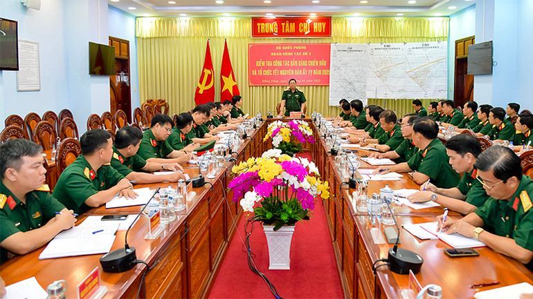 Thượng tướng Huỳnh Chiến Thắng, Ủy viên Trung ương Đảng, Phó Tổng Tham mưu trưởng Quân đội Nhân dân Việt Nam kết luận kiểm tra. (Ảnh: TRUNG THẮNG)