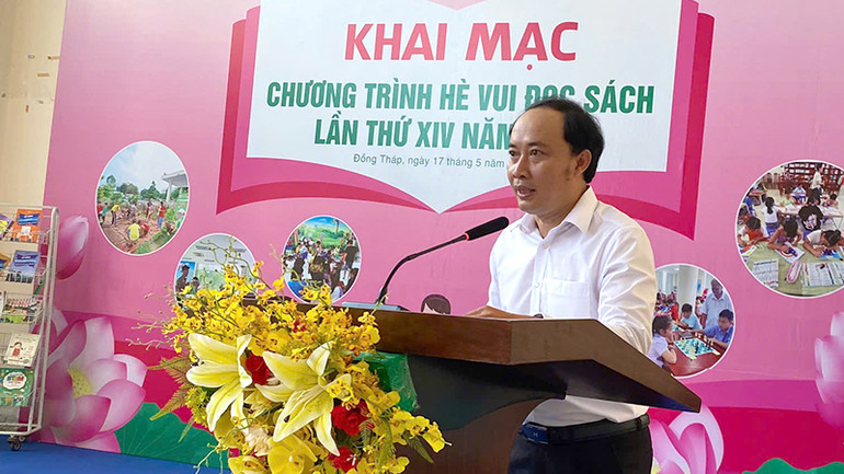 Giám đốc Thư viện tỉnh Đồng Tháp Đặng Nhật Quang phát biểu tại buổi khai mạc.