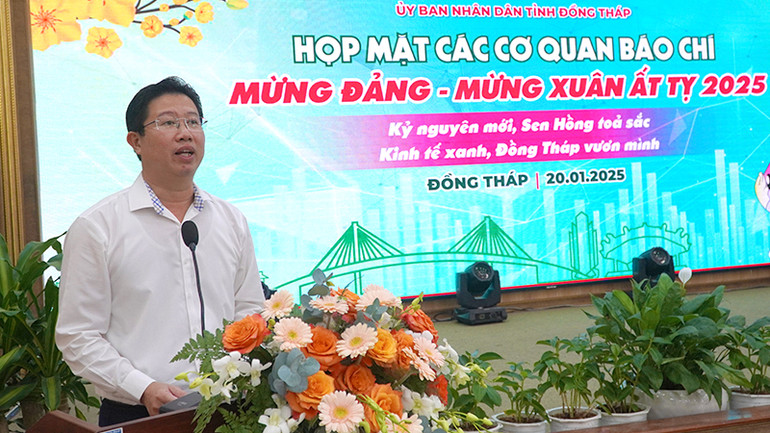 Phó Chủ tịch Ủy ban nhân dân tỉnh Đồng Tháp Huỳnh Minh Tuấn phát biểu tại buổi họp mặt. (Ảnh: HỮU NGHĨA) Phó Chủ tịch Ủy ban nhân dân tỉnh Đồng Tháp Huỳnh Minh Tuấn phát biểu tại buổi họp mặt. (Ảnh: HỮU NGHĨA)