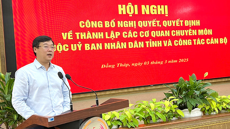 Ủy viên Trung ương Đảng, Bí thư Tỉnh ủy Đồng Tháp Lê Quốc Phong phát biểu tại hội nghị. (Ảnh: HỮU NGHĨA)