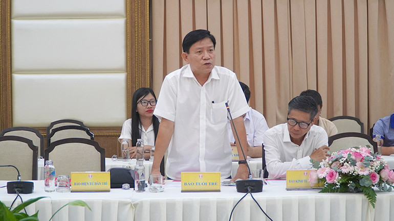 Nhà báo Hoàng Trí Dũng, Trưởng Văn phòng Báo Tuổi Trẻ vùng Tây Nam Bộ, phát biểu tại buổi họp mặt. (Ảnh: HỮU NGHĨA) Nhà báo Hoàng Trí Dũng, Trưởng Văn phòng Báo Tuổi Trẻ vùng Tây Nam Bộ, phát biểu tại buổi họp mặt. (Ảnh: HỮU NGHĨA)