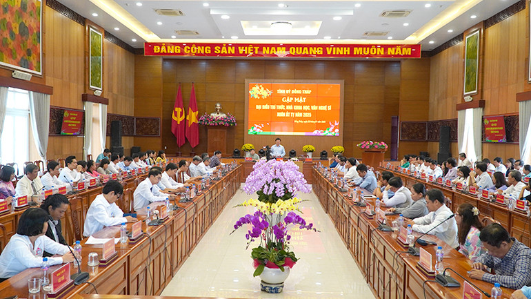Quang cảnh buổi gặp mặt. (Ảnh: HỮU NGHĨA)