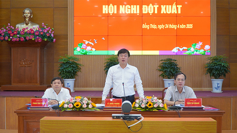 Bí thư Tỉnh ủy Đồng Tháp Lê Quốc Phong phát biểu tại hội nghị. (Ảnh: HỮU NGHĨA).