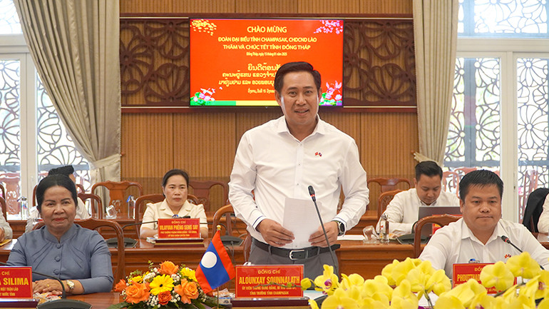 Đồng chí Alounxay Sounnalath phát biểu tại buổi thăm và chúc Tết tỉnh Đồng Tháp. (Ảnh: HỮU NGHĨA) Đồng chí Alounxay Sounnalath phát biểu tại buổi thăm và chúc Tết tỉnh Đồng Tháp. (Ảnh: HỮU NGHĨA)