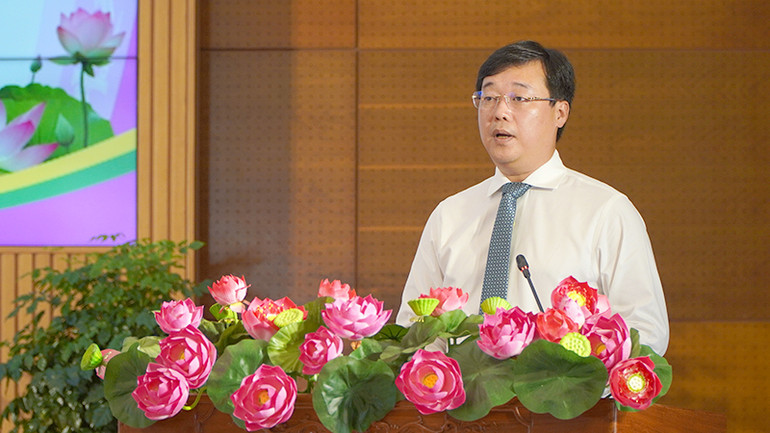 Ủy viên Trung ương Đảng, Bí thư Tỉnh ủy Đồng Tháp Lê Quốc Phong phát biểu tại hội nghị. (Ảnh: HỮU NGHĨA)