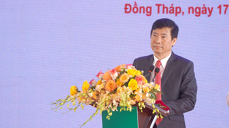 Chủ tịch Ủy ban nhân dân tỉnh Đồng Tháp Phạm Thiện Nghĩa phát biểu tại buổi lễ. (Ảnh: HỮU NGHĨA)