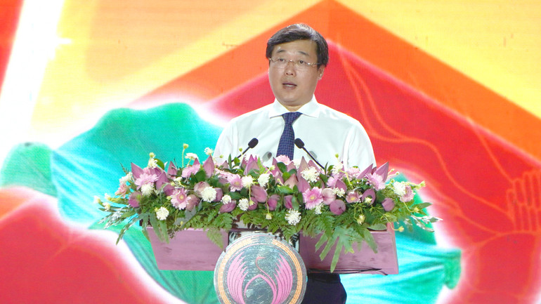 Ủy viên Trung ương Đảng, Bí Thư tỉnh ủy Đồng Tháp Lê Quốc Phong phát biểu tại buổi lễ kỷ niệm. (Ảnh: HỮU NGHĨA)