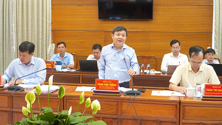 Phó Bí thư Thường trực Tỉnh ủy Đồng Tháp Phan Văn Thắng phát biểu tại Hội nghị. (Ảnh: HỮU NGHĨA)