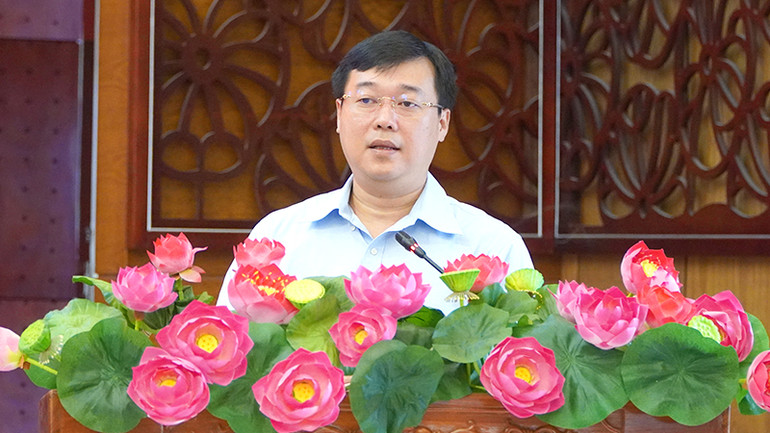 Bí thư Tỉnh ủy Đồng Tháp Lê Quốc Phong phát biểu tại buổi trao quyết định. (Ảnh: HỮU NGHĨA)