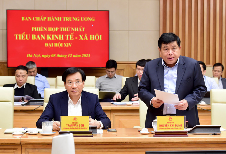 Bộ trưởng Kế hoạch và Đầu tư Nguyễn Chí Dũng phát biểu tại phiên họp.