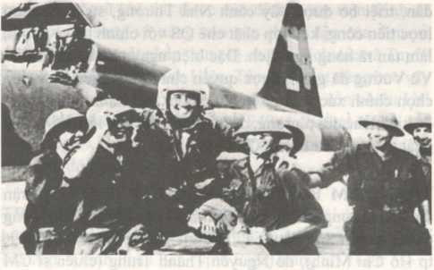 [Quiz] Ngày 8/4/1975, phi công Nguyễn Thành Trung ném bom vào vị trí nào dưới đây? ảnh 1