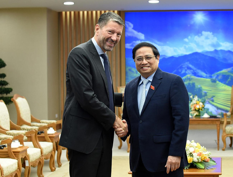 Thủ tướng Phạm Minh Chính và ông Kasper Rorsted, Tổng Giám đốc Tập đoàn Adidas. (Ảnh: Trần Hải)