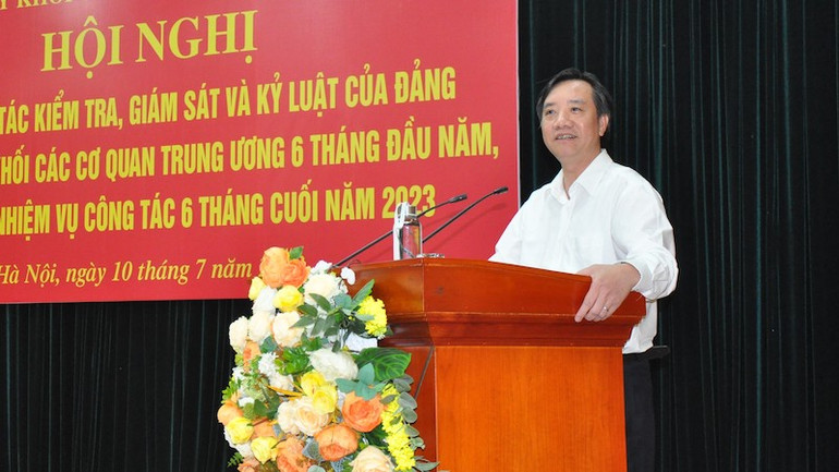 Đồng chí Nguyễn Thành Nam, Chủ nhiệm Ủy ban Kiểm tra Đảng ủy Khối báo cáo công tác kiểm tra, giám sát 6 tháng đầu năm. Đồng chí Nguyễn Thành Nam, Chủ nhiệm Ủy ban Kiểm tra Đảng ủy Khối báo cáo công tác kiểm tra, giám sát 6 tháng đầu năm.