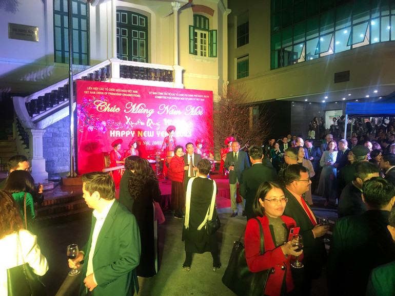 Buổi tiệc chiêu đãi bạn bè quốc tế mừng xuân Quý Mão 2023. Buổi tiệc chiêu đãi bạn bè quốc tế mừng xuân Quý Mão 2023.