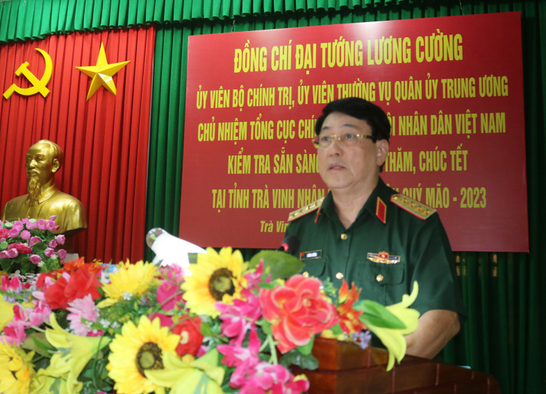 Đại tướng Lương Cường phát biểu chỉ đạo tại buổi trao quà Tết cho gia đình chính sách, hộ nghèo tỉnh Trà Vinh.