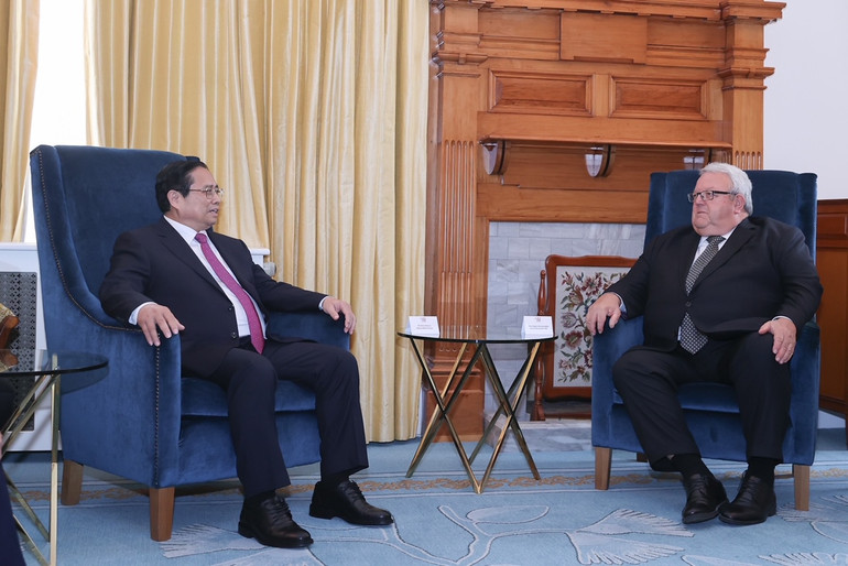 Thủ tướng Phạm Minh Chính hội kiến với Chủ tịch Quốc hội New Zealand Gerry Brownlee. Ảnh: NHẬT BẮC/TTXVN