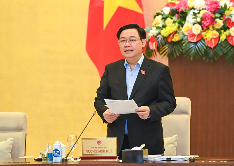 Chủ tịch Quốc hội Vương Đình Huệ phát biểu khai mạc phiên họp.