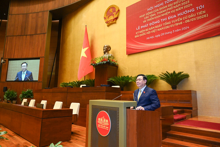 Chủ tịch Quốc hội Vương Đình Huệ phát biểu bế mạc Hội nghị tổng kết và Lễ phát động phong trào thi đua.