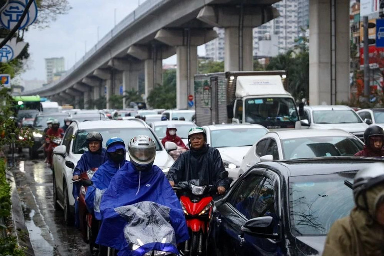 Nhiều tuyến đường đông đúc vào đầu giờ sáng, ghi nhận khu vực hầm Thanh Xuân lúc 7 giờ-7 giờ 30 đông nghẹt các phương tiện. Ảnh: TTXVN. Khu vực lối lên cầu vượt Ngã Tư Sở ách tắc. Ảnh: TTXVN. Nhiều tuyến đường đông đúc vào đầu giờ sáng, ghi nhận khu vực hầm Thanh Xuân lúc 7 giờ-7 giờ 30 đông nghẹt các phương tiện. Ảnh: TTXVN. Khu vực lối lên cầu vượt Ngã Tư Sở ách tắc. Ảnh: TTXVN.