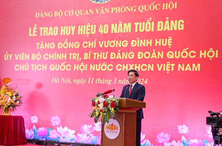 Bí thư Đảng ủy Khối các cơ quan Trung ương Nguyễn Văn Thể phát biểu tại buổi lễ.