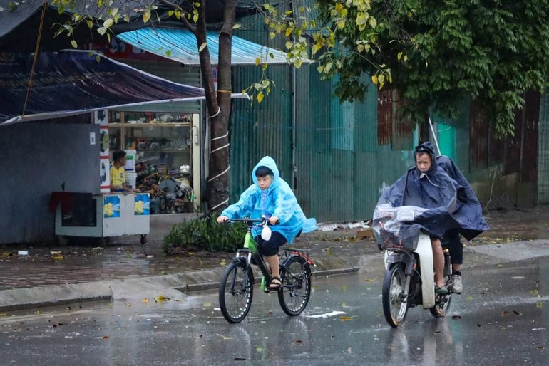 Lượng mưa có thể giảm dần trong chiều, nhiệt độ được dự báo duy trì mức 18 độ C. Ảnh: TTXVN. Lượng mưa có thể giảm dần trong chiều, nhiệt độ được dự báo duy trì mức 18 độ C. Ảnh: TTXVN.