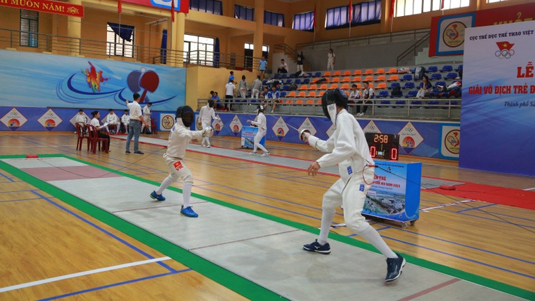 Trận đấu ở nội dung cá nhân nam kiếm ba cạnh. Trận đấu ở nội dung cá nhân nam kiếm ba cạnh.