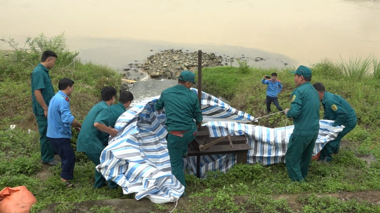 Diễn tập giả định tình huống vỡ đê.