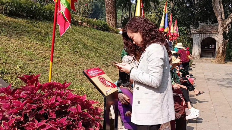 Điểm check-in Yêu lắm Việt Nam được đặt tại vị trí thuận lợi. Điểm check-in Yêu lắm Việt Nam được đặt tại vị trí thuận lợi.