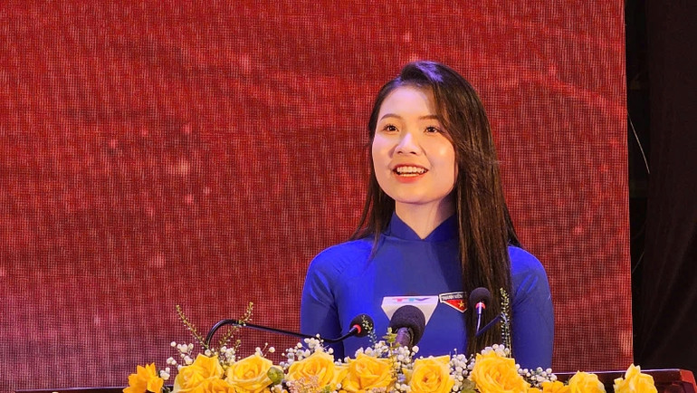 Em Hoàng Lê Quỳnh Loan, sinh viên Trường Đại học Hồng Đức.