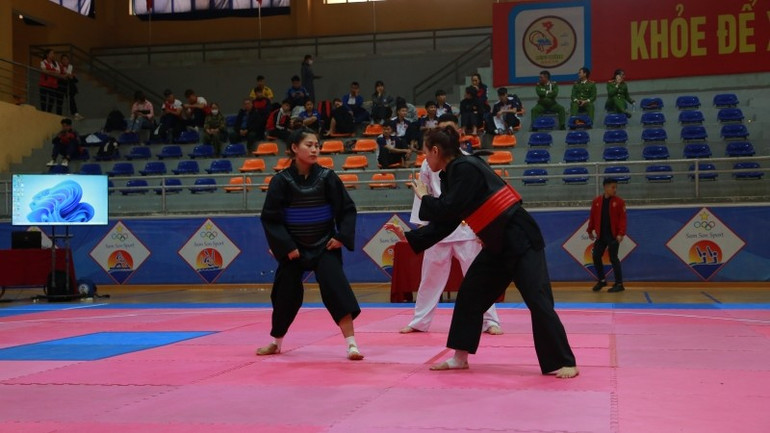 Các vận động viên bước vào nội dung thi đấu.